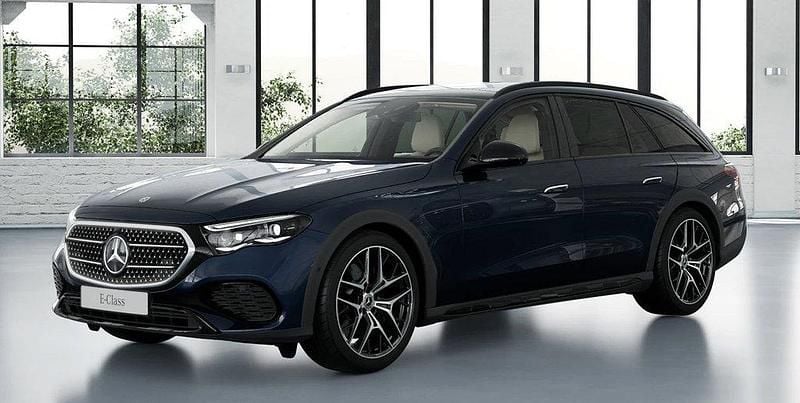 Mörkblå Begagnad 2023 Mercedes E300 Kombi | 725 000 kr - Bild 1/4