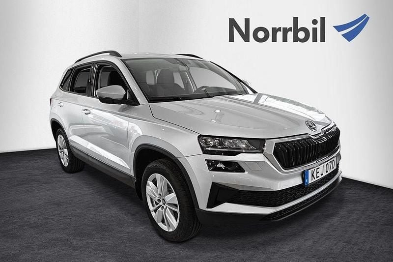 Silver Ny 2025 Skoda Karoq Selection SUV | 375 800 kr (Marknadspris) - Bild 1/4
