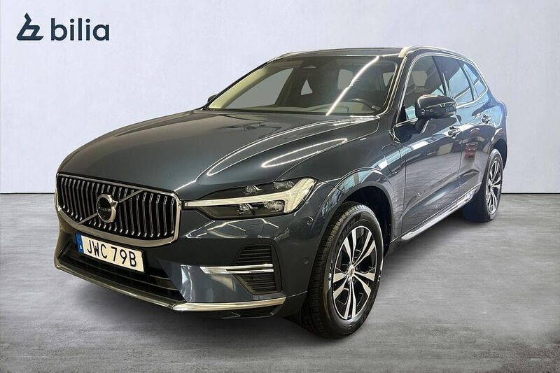 Mörkblå Begagnad 2022 Volvo XC60 Core SUV | 389 000 kr (Bra pris) - Bild 1/3