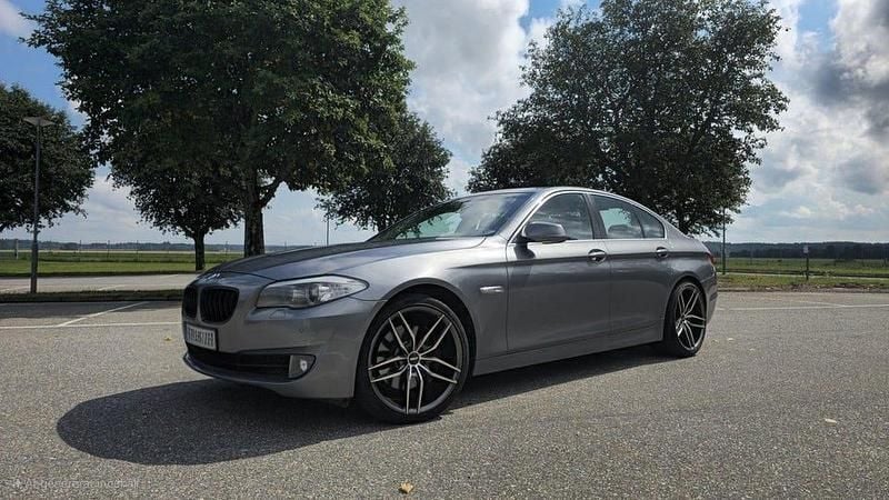 Grå Begagnad 2012 BMW 535 M Sport Sedan | 135 000 kr - Bild 1/4