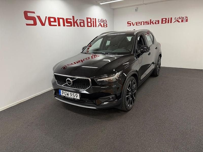 Begagnad Volvo XC40 Momentum 197 HK (144 kW) 2020 Svart SUV