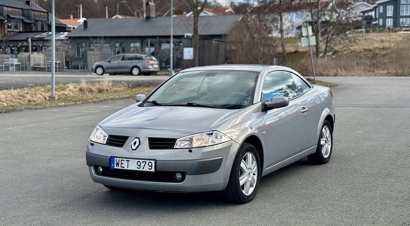 Grå Begagnad 2005 Renault Mégane Cabriolet Cab | 49 000 kr (Lite dyr) - Bild 1/4