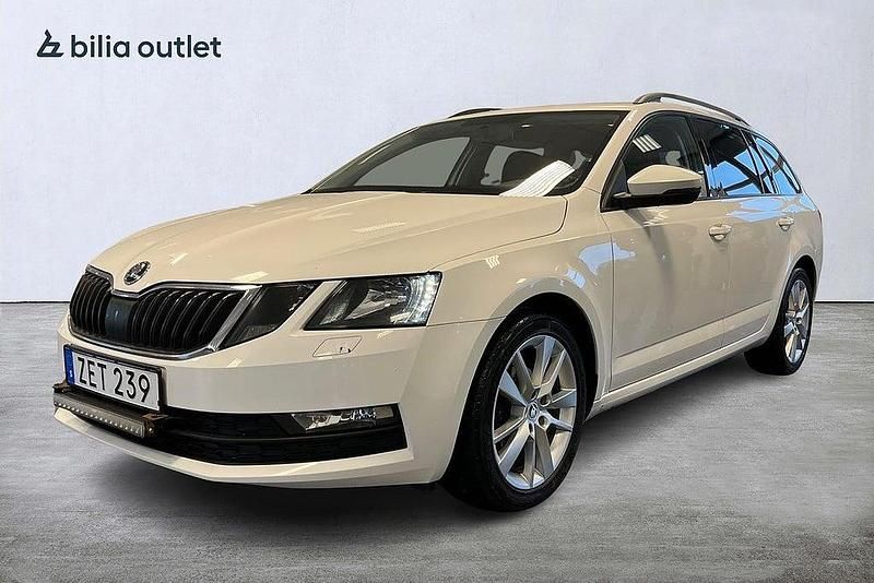 Vit Begagnad 2018 Skoda Octavia Kombi | 119 900 kr (Marknadspris) - Bild 1/3