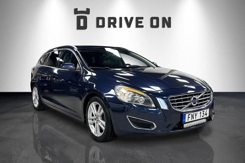 Blå Begagnad 2013 Volvo V60 Kombi | 84 900 kr (Bra pris) - Bild 1/4