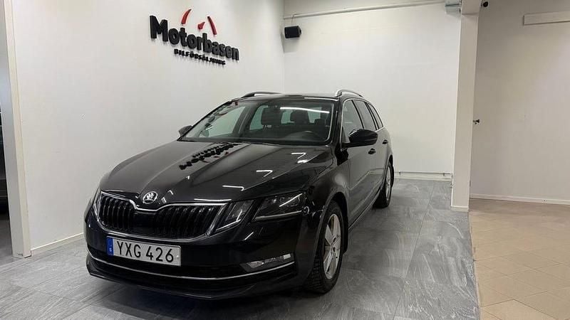 Begagnad Skoda Octavia Style 150 HK (110 kW) 2017 Svart Kombi