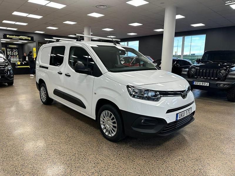 Vit Begagnad 2022 Toyota Proace City City Van | 229 900 kr (Bra pris) - Bild 1/4