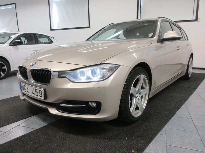 Silver Begagnad 2012 BMW 318 Sport Line Kombi | 97 500 kr (Marknadspris) - Bild 1/4