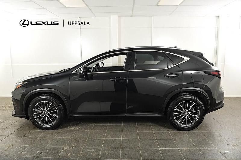 Begagnad Lexus NX450h+ Business Edition 309 HK (227 kW) 2024 Svart SUV