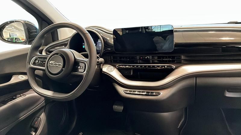 Begagnad Fiat 500e Icon 86 kW (118 HK) 2022 Svart Halvkombi