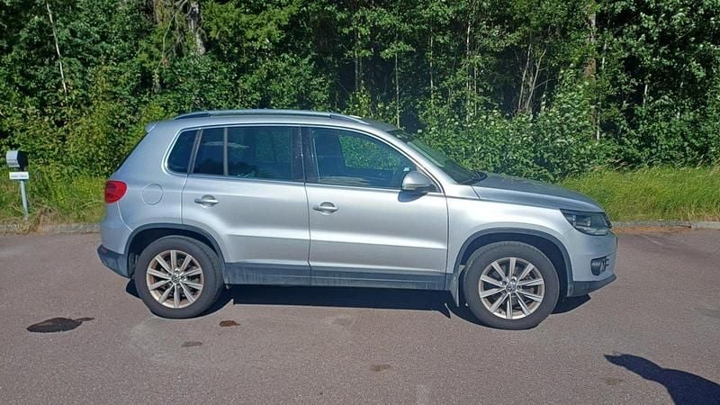 Grå Begagnad 2012 VW Tiguan Sportline SUV | 70 000 kr (Bra pris) - Bild 1/4