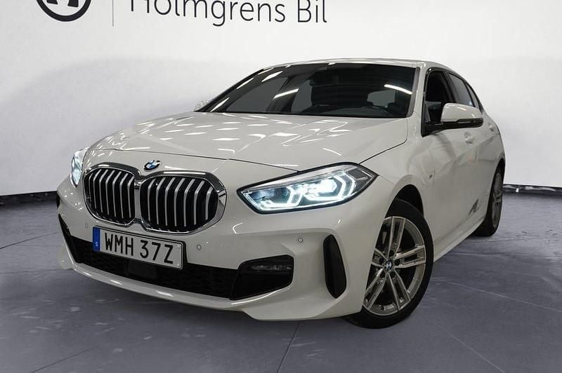 Begagnad BMW 118 M Sport 136 HK (100 kW) 2023 Vit Halvkombi