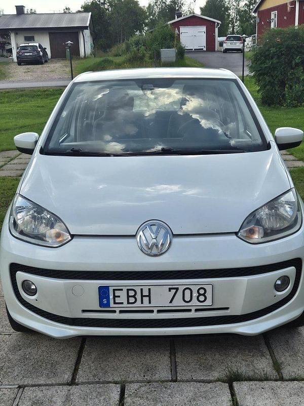 Vit Begagnad 2014 VW up! high up! Halvkombi | 45 000 kr (Marknadspris) - Bild 1/4