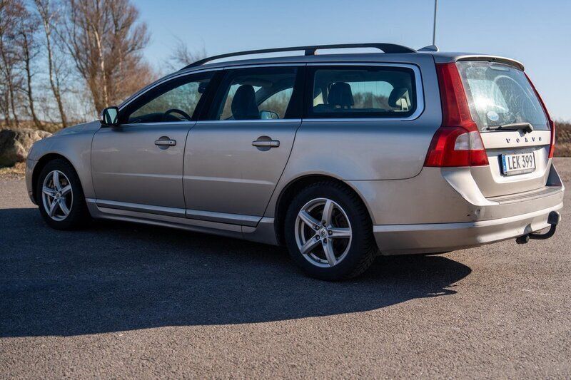 Brun Begagnad 2011 Volvo V70 Kombi | 42 000 kr (Bra pris) - Bild 1/4