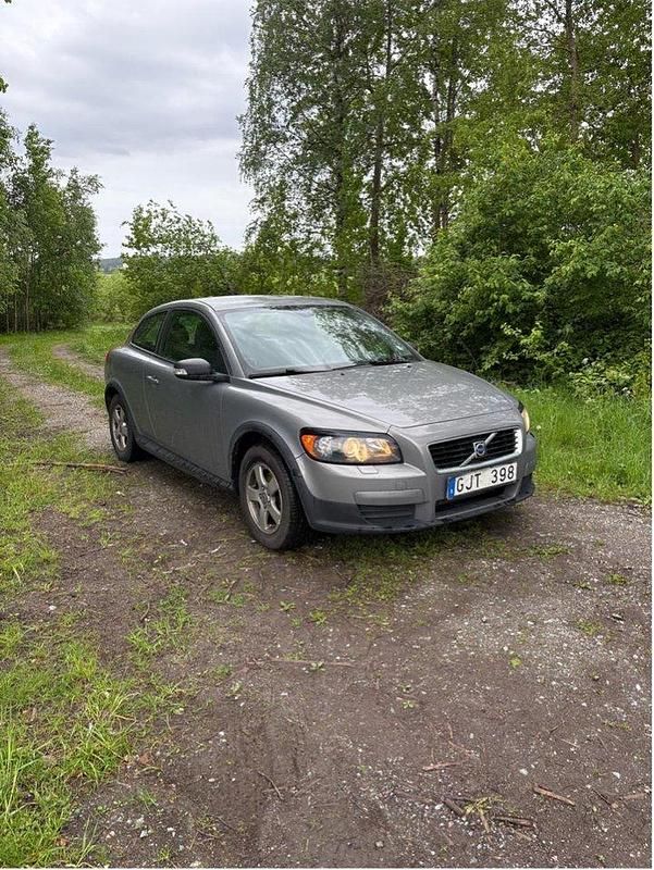 Grå Begagnad 2008 Volvo C30 Kinetic Halvkombi | 51 000 kr (Bra pris) - Bild 1/2