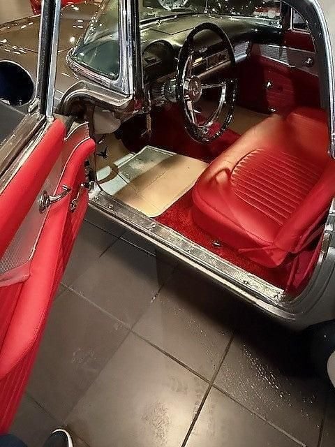 Begagnad Ford V8 1956 Grå metallic Cab