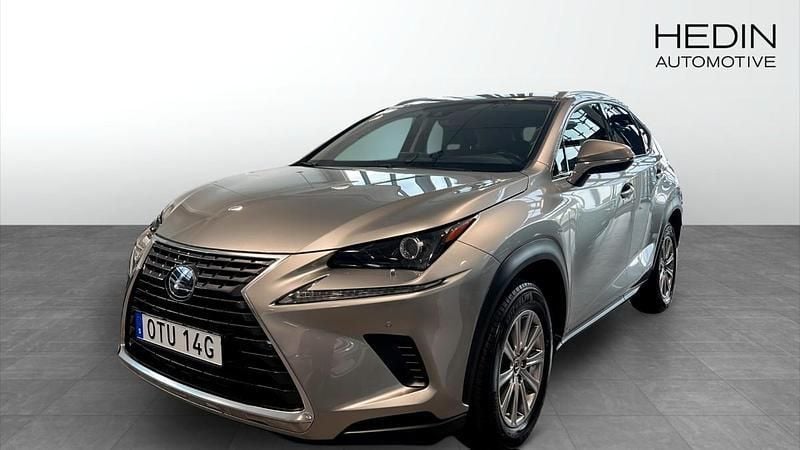 Ljusgrå (silver) Begagnad 2019 Lexus NX300h SUV | 299 900 kr (Marknadspris) - Bild 1/4