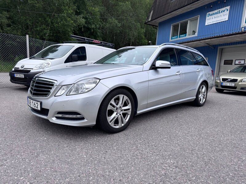 Silver Begagnad 2012 Mercedes E220 Avantgarde Kombi | 144 900 kr (Bra pris) - Bild 1/4