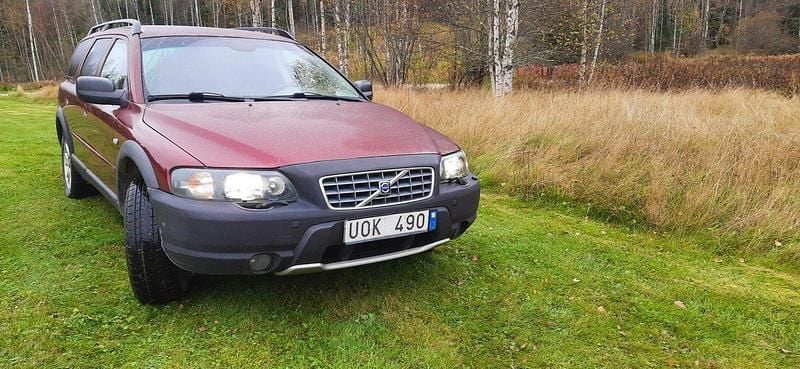 Röd Begagnad 2004 Volvo XC70 SUV | 45 000 kr (Marknadspris) - Bild 1/4