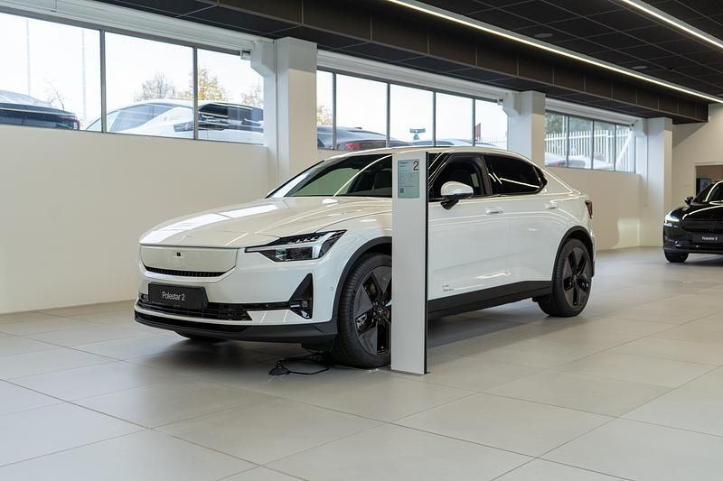 Vit Ny 2026 Polestar 2 Long Range Single Motor Halvkombi | 608 000 kr - Bild 1/4