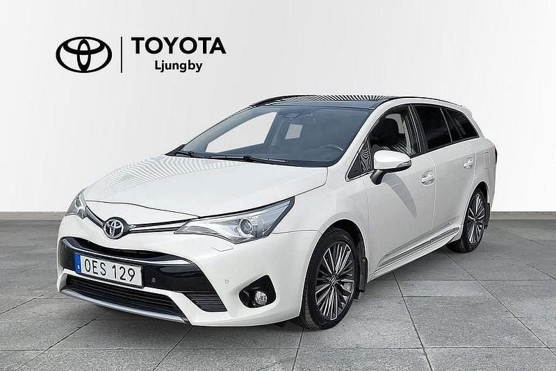 Vit Begagnad 2016 Toyota Avensis Skyview Edition Kombi | 199 000 kr (Dyr) - Bild 1/3