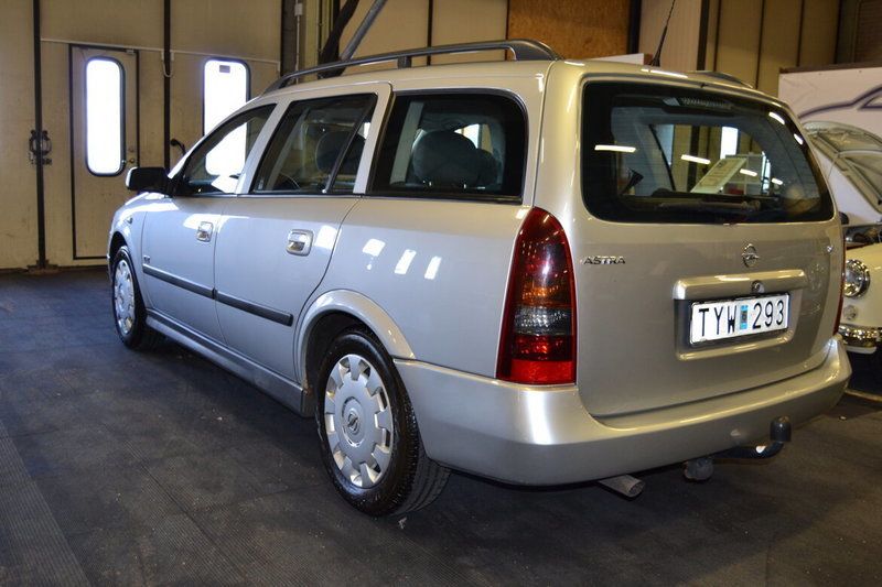 Begagnad Opel Astra 101 HK (74 kW) 2003 Grå Kombi