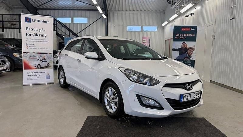 Vit Begagnad 2013 Hyundai i30 Kombi | 59 900 kr (Marknadspris) - Bild 1/4