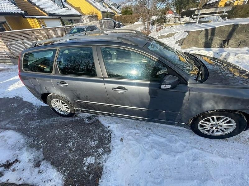 Begagnad Volvo V50 125 HK (91 kW) 2009 Grå metallic Kombi