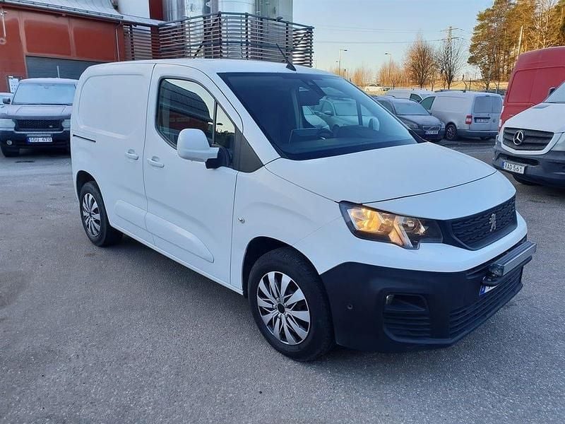 Vit Begagnad 2019 Peugeot Partner Minibuss | 129 000 kr (Bra pris) - Bild 1/4