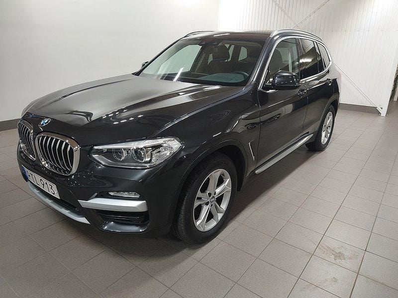 Grå (sopistogråmetallic) Begagnad 2018 BMW X3 SUV | 294 900 kr (Marknadspris) - Bild 1/4