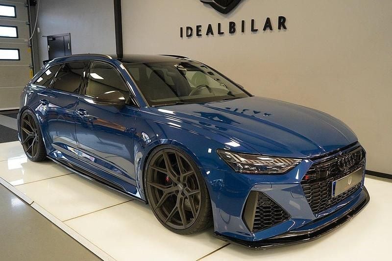 Begagnad 2023 Audi RS6 Performance Kombi | 1 499 000 kr - Bild 1/4