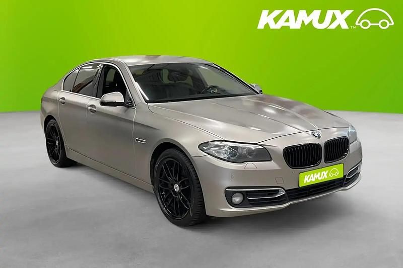Silver/grå Begagnad 2014 BMW 535 Sedan | 179 900 kr (Marknadspris) - Bild 1/4