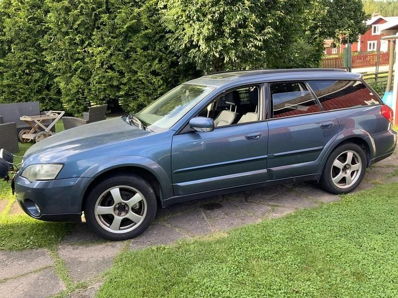 Blå Begagnad 2004 Subaru Outback SUV | 12 500 kr (Superpris) - Bild 1/4