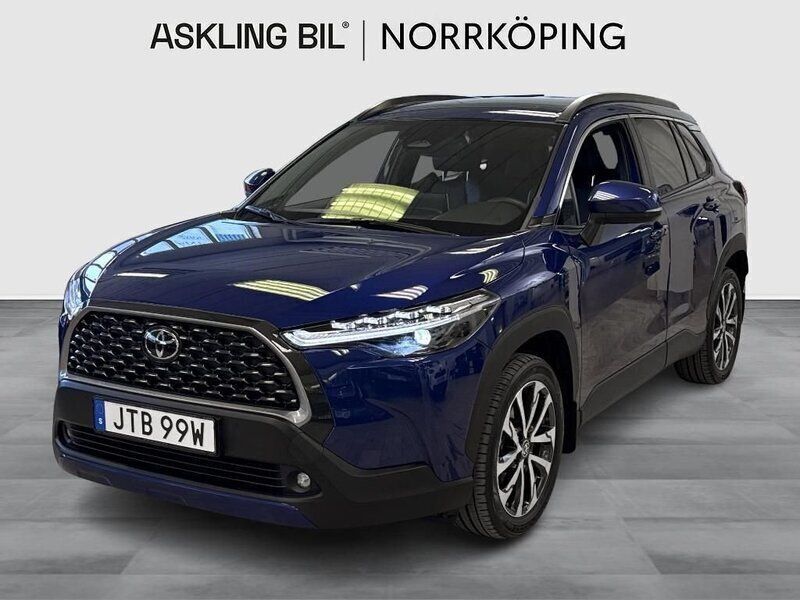 Mörkblå (blå) Begagnad 2024 Toyota Corolla Cross Executive SUV | 409 000 kr (Marknadspris) - Bild 1/4