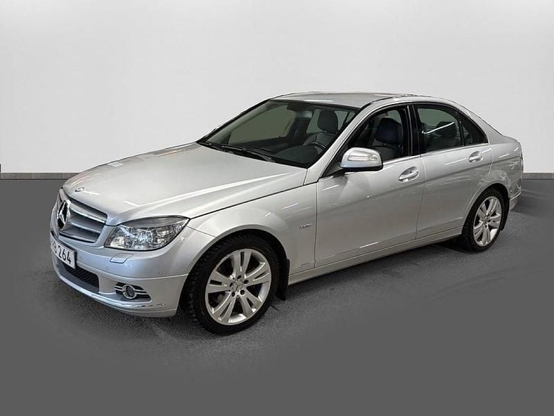 Silver Begagnad 2008 Mercedes C200 Sedan | 89 000 kr (Lite dyr) - Bild 1/4