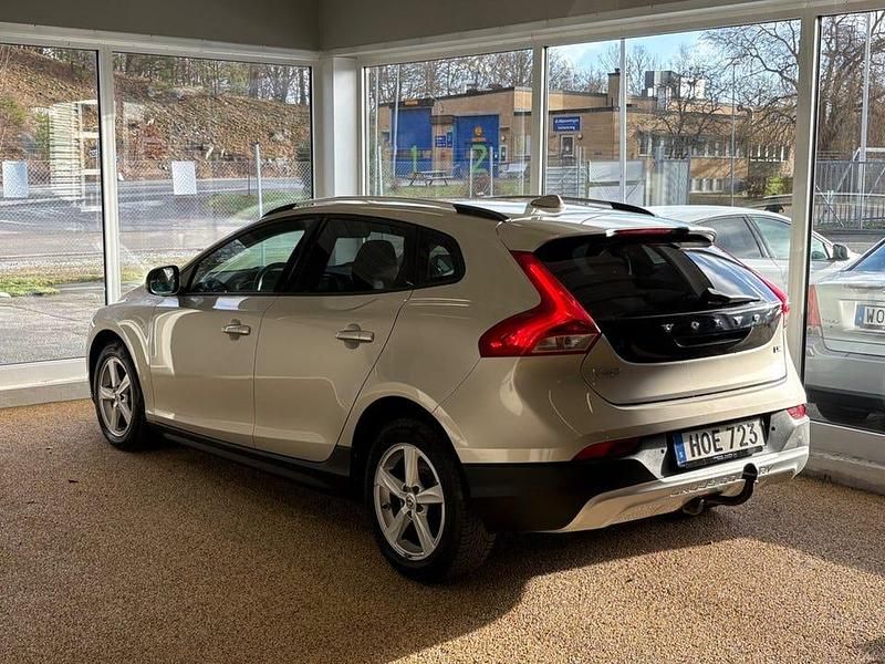 Begagnad Volvo V40 CC Momentum 120 HK (88 kW) 2017 Brun Kombi