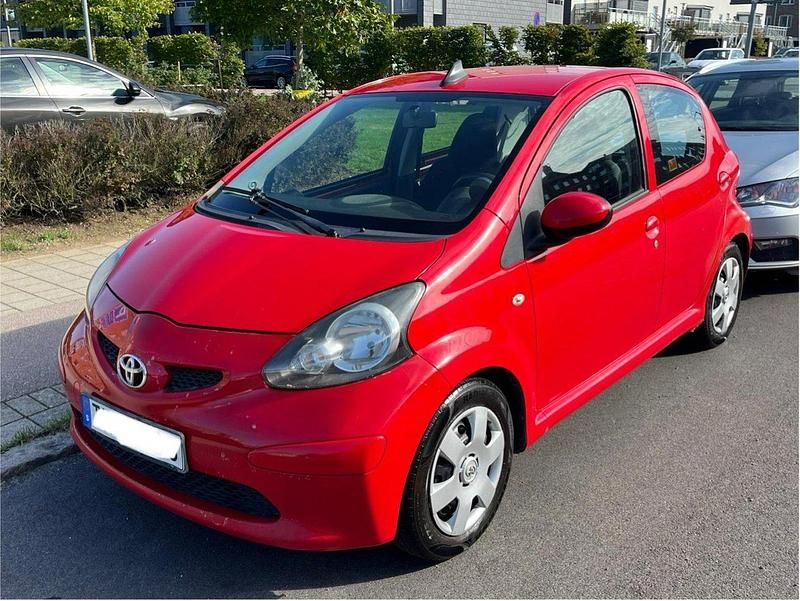 Röd Begagnad 2007 Toyota Aygo Halvkombi | 20 000 kr (Marknadspris) - Bild 1/3