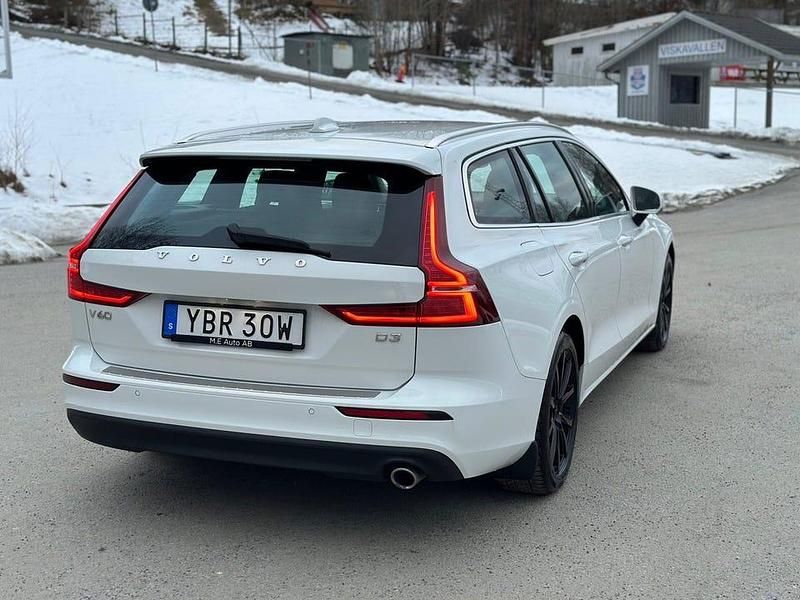 Begagnad Volvo V60 Momentum 150 HK (110 kW) 2019 Vit Kombi