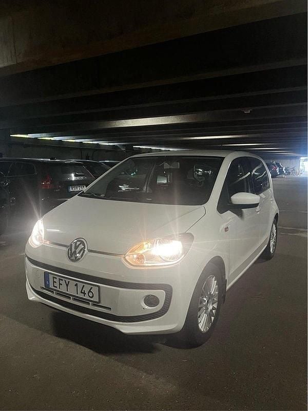 Vit Begagnad 2014 VW up! high up! Halvkombi | 64 500 kr (Marknadspris) - Bild 1/4