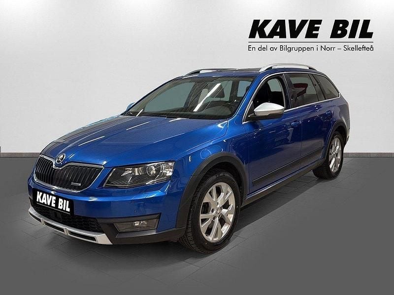 Blå Begagnad 2017 Skoda Octavia Scout Kombi | 174 900 kr (Bra pris) - Bild 1/4