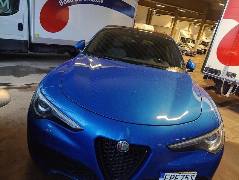 Blå Begagnad 2020 Alfa Romeo Stelvio SUV | 360 000 kr (Dyr) - Bild 1/4