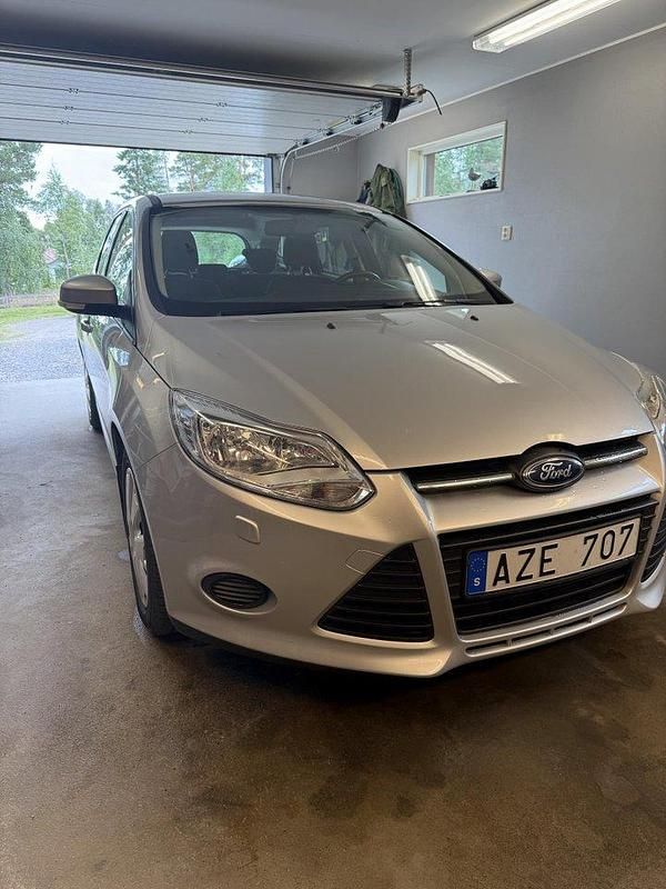 Grå Begagnad 2014 Ford Focus Trend Kombi | 68 000 kr (Bra pris) - Bild 1/2