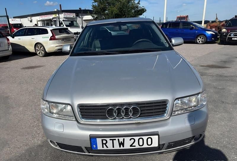 Begagnad Audi A4 180 HK (132 kW) 2001 Sedan