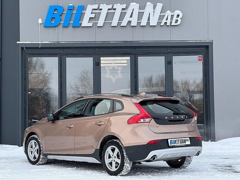 Begagnad Volvo V40 Summum 177 HK (130 kW) 2012 Brun Halvkombi