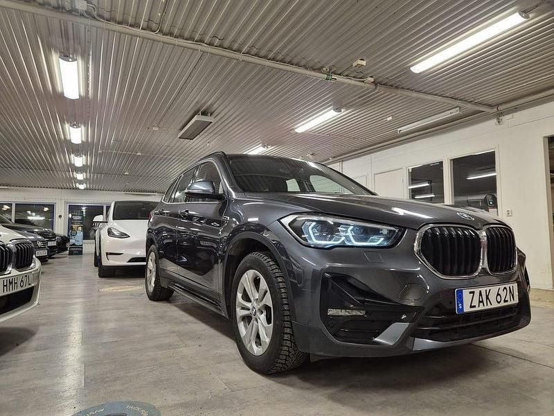Begagnad BMW X1 Sport Line 220 HK (161 kW) 2022 Grå SUV
