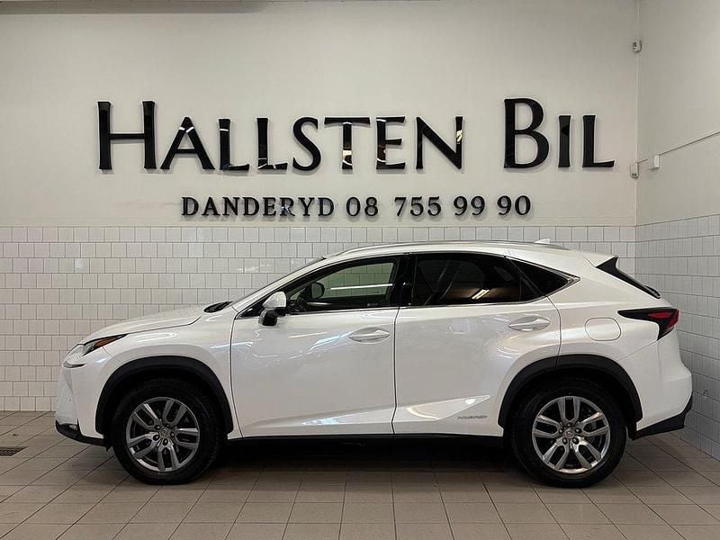Vit Begagnad 2015 Lexus NX300h Executive Line SUV | 189 000 kr (Superpris) - Bild 1/4