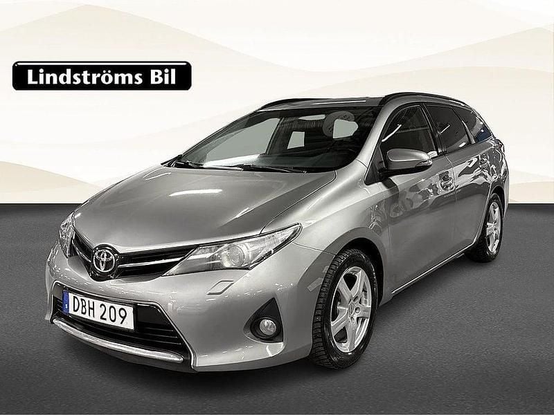 Grå Begagnad 2013 Toyota Auris Touring Sports Edition Kombi | 79 000 kr (Marknadspris) - Bild 1/3