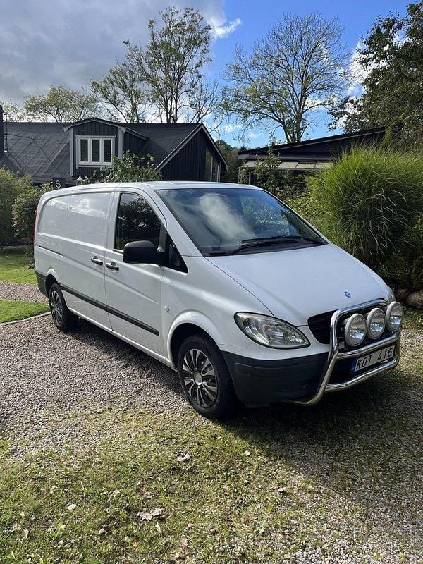 Vit Begagnad 2010 Mercedes Vito Minibuss | 60 000 kr (Marknadspris) - Bild 1/4