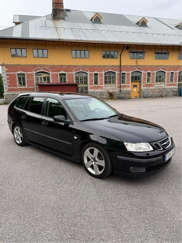 Svart Begagnad 2007 Saab 9-3 Vector Kombi | 27 000 kr (Marknadspris) - Bild 1/4