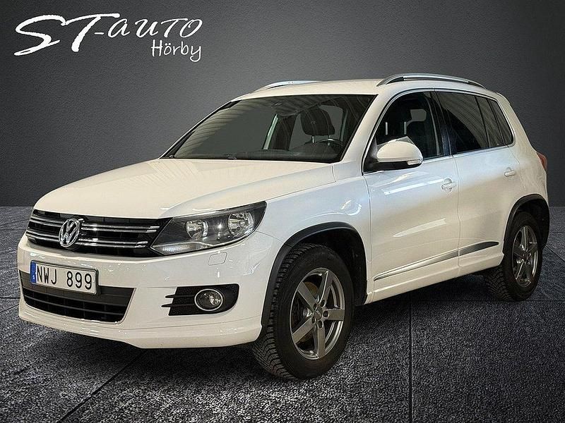Vit Begagnad 2013 VW Tiguan R-line SUV | 99 900 kr (Lite dyr) - Bild 1/4