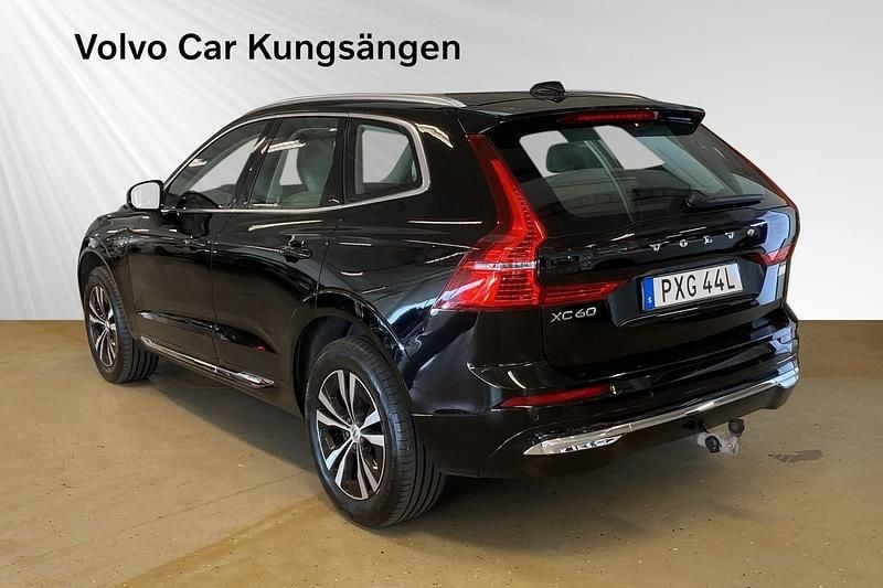 Begagnad Volvo XC60 Core 355 HK (261 kW) 2022 Svart SUV